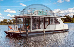 Awesome Ship In Neuruppin With Kitchen